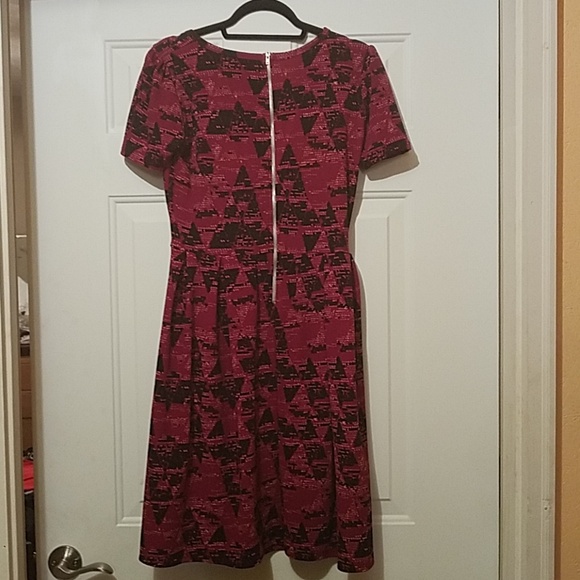 Size medium wine colored lularoe Amelia - Picture 2 of 8